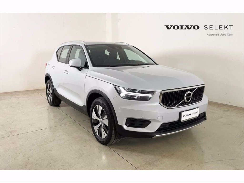 VOLVO XC40 Momentum Pro, T2 automatico Micro Hybrid