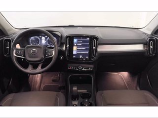 VOLVO XC40 Momentum Pro, T2 automatico Micro Hybrid