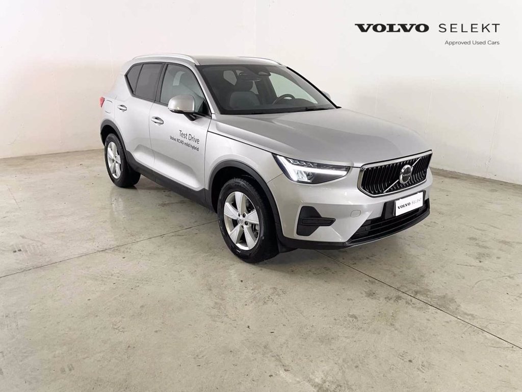VOLVO XC40 Core, B3 Mild hybrid, Benzina