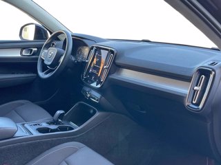 VOLVO XC40 Momentum Pro, T2 automatico Micro Hybrid